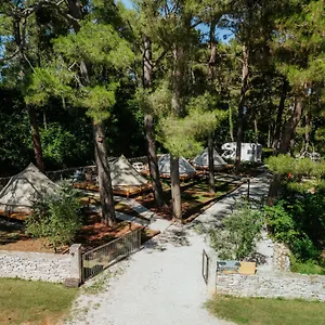3* Maison d'hôtes Camp 'dvor' Bell Tent